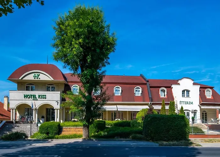 Hotel Kiss