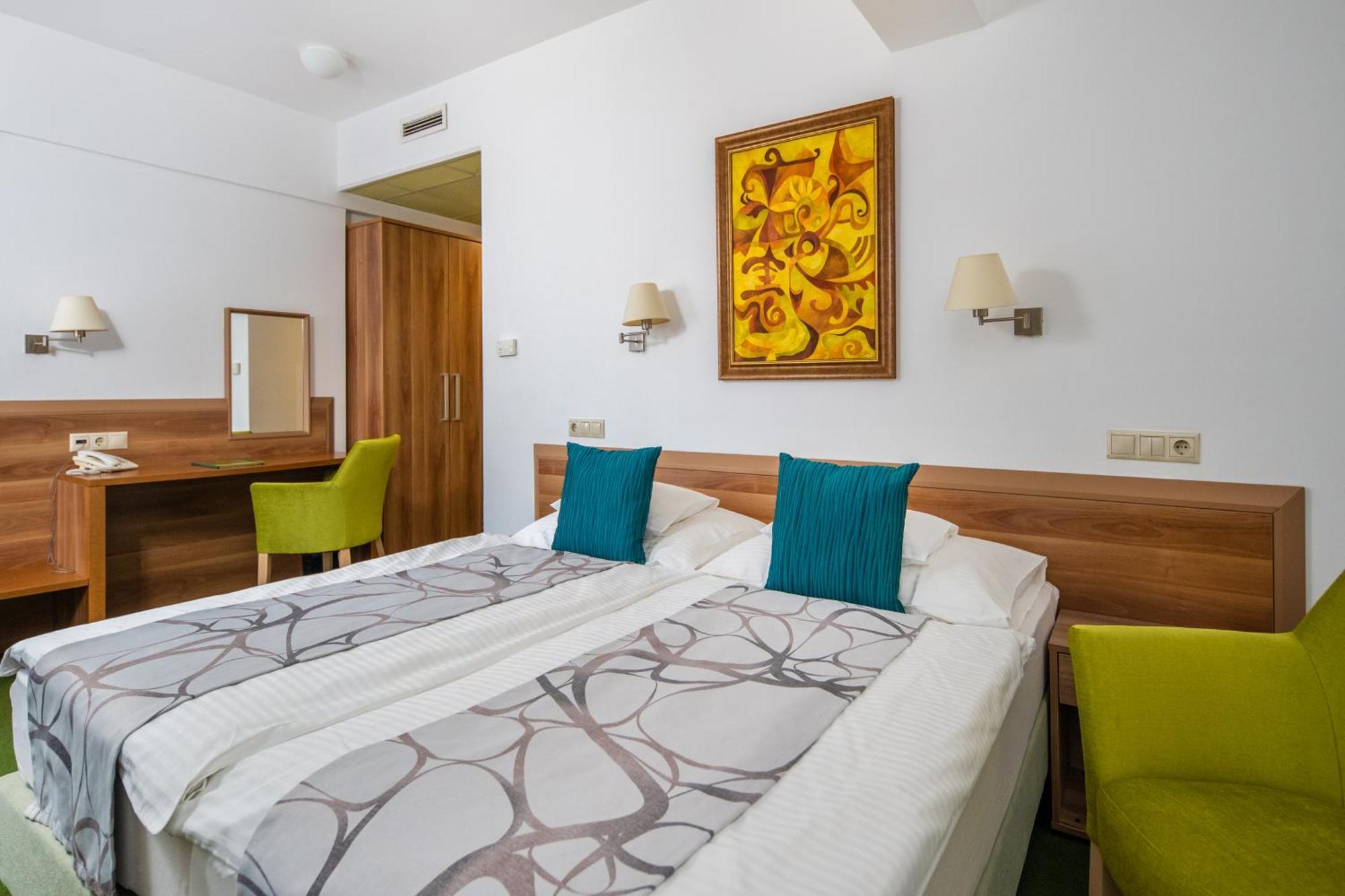 Hotel Kiss 4*