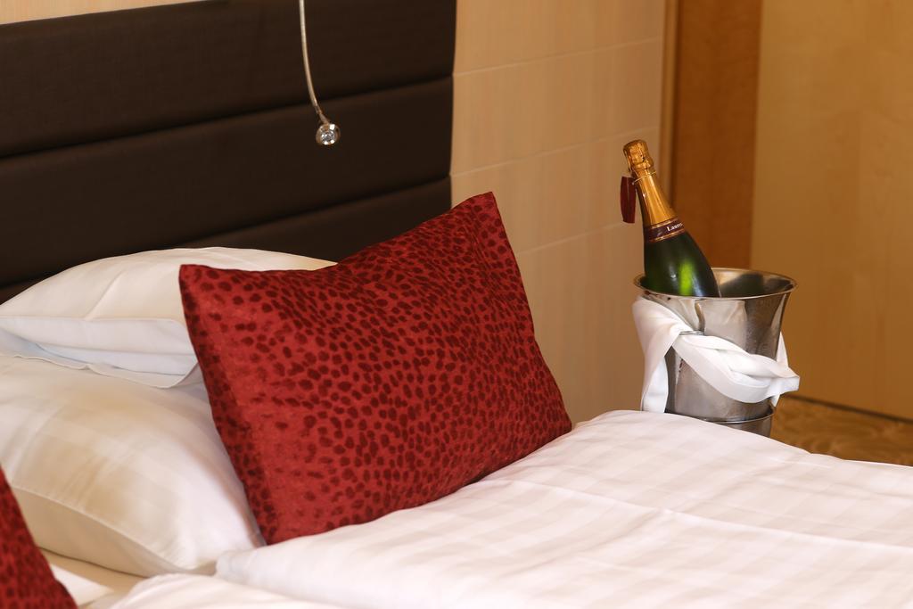 Hotel Kiss Tata