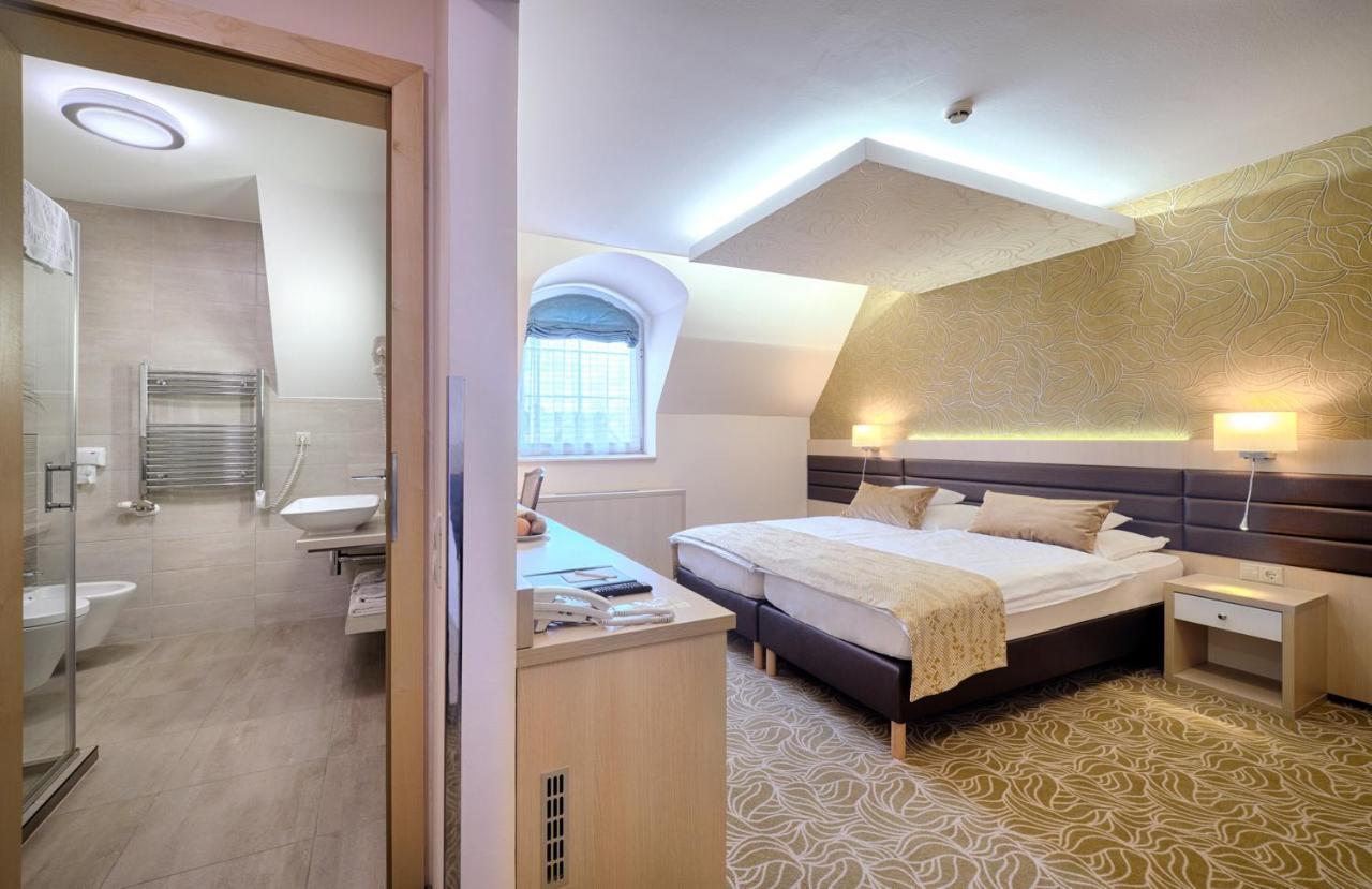 Hotel Kiss Tata